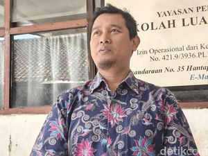 Panggilan Hati Deni Gusmawan Meski Digaji Rp 750 Ribu Per Bulan