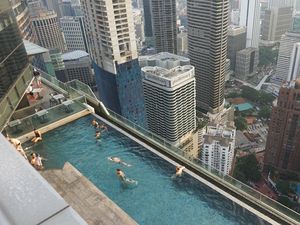 Berenang di Atas Langit Kuala Lumpur