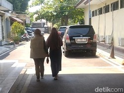 Istri Bupati Anom Ikut Diperiksa KPK di Polres Pemalang
