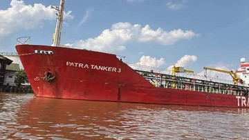 Kapal Pengangkut Tiba, Pertamina Tambah Pasokan BBM di Kalbar