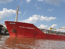 Kapal Pengangkut Tiba, Pertamina Tambah Pasokan BBM di Kalbar
