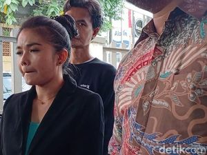 Karina Ranau Kecewa Polisi Tak Tahan Tersangka Dugaan Penganiayaan