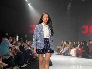 Adrie Basuki Tampilkan Cara Baru Daur Ulang Limbah Fashion di Jantung Nadi
