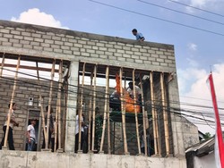 Kuli Bangunan di Kota Blitar Tewas Tersetrum Saat Plester Tembok