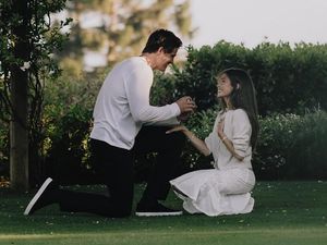 Congratz! Madison Beer Dilamar Bintang NFL Justin Herbert