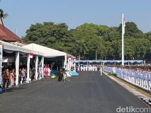 Prabowo Hadiri Pelantikan Pamong Praja Muda IPDN Angkatan Ke-33