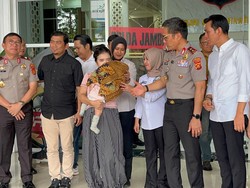 Momen Haru Bayi yang Dijual Ayah di Jambi Akhirnya Kembali ke Pelukan Ibu