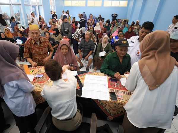 Ratusan Lansia di Kediri Terima BLT dari Dana Bagi Hasil Cukai Tembakau