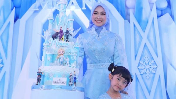 8 Potret Mewah Ultah ke-4 Moana Anak Ria Ricis, Serba Biru Dengan Tema Frozen