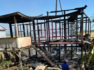 Rumah Panggung Lansia di Pangkep Ludes Terbakar, Uang Rp 45 Juta-Gabah Hangus