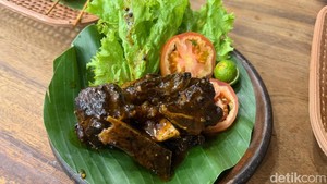 Kulineran di Bekasi, Cicip Iga Bakar hingga Sate Udang Pakai Sambal Sepuasnya!