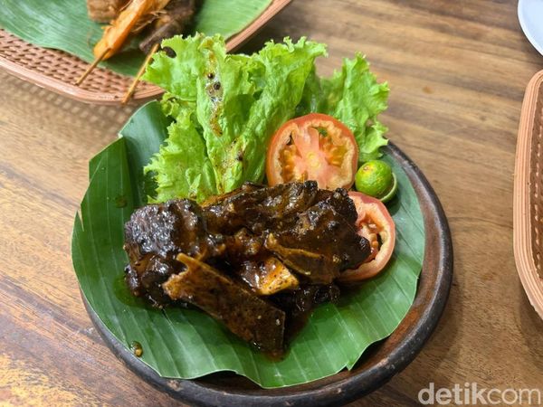 Kulineran di Bekasi, Cicip Iga Bakar hingga Sate Udang Pakai Sambal Sepuasnya!