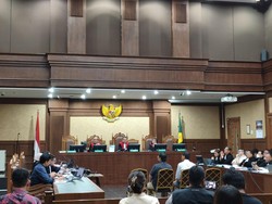 OJK Ungkap Perusahaan Dapat Rp 992,8 M dari LPEI, Padahal Riwayat Kredit Macet