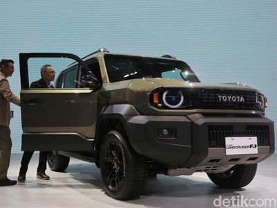 Land Cruiser FJ Sampai Juga di Indonesia, Begini Wujud Gagahnya