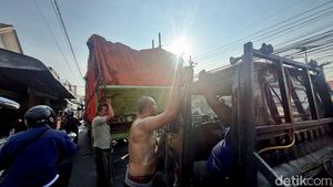 Truk Pecah Ban, Jalan Benowo Macet