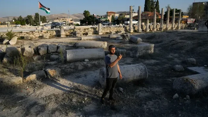 UNESCO Tetapkan Sebastia Palestina Jadi Warisan Dunia Sebastia merupakan salah satu situs arkeologi terpenting di Tepi Barat. Kota kuno ini diperkirakan telah berdiri lebih dari tiga milenium dan diyakini sebagai lokasi Samaria, ibu kota Kerajaan Israel kuno.