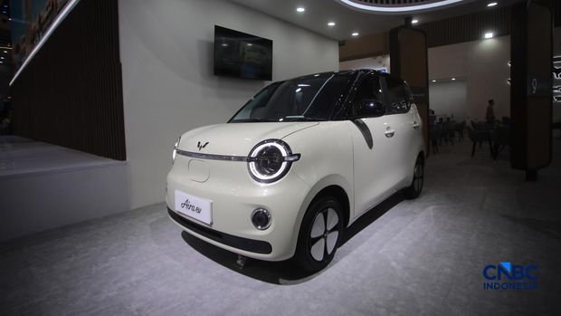 Wuling Aira EV ditampilkan dalam aktivitas GIIAS 2026 di ICE BSD, Kabupaten Tangerang, Banten, Rabu (29/7/2026). (CNBC Indonesia/Faisal Rahman)