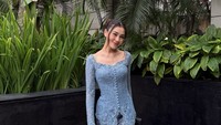 Foto Aaliyah Massaid Jadi Bridesmaid di Nikahan Sahabat, Langsing Berkebaya