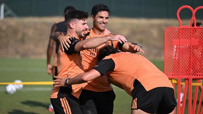 GIRONA, SPAIN - JULY 29: Arsenal manager Mikel Arteta with 1st team coaches (L) Miguel Molina and (R) Gabriel Heinze during a training session at Hotel Camiral de Caldes de Malavella on July 29, 2026 in Girona, Spain. (Photo by Stuart MacFarlane/Arse