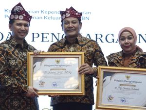 Komitmen Tekan Stunting, Bupati-Ketua TP-PKK Sidoarjo Raih Penghargaan