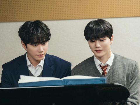 Drama Korea Four Hands, Two Sonatas (2026) Lee Jun-young dan Song Kang dalam drama Korea Four Hands, Two Sonatas (2026).