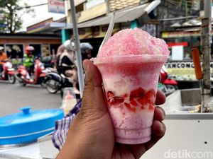 Segarnya Es Doger Pereda Dahaga Murah Meriah di Bandung