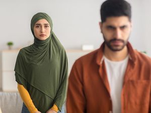 Istri Menolak Ajakan Suami, Kapan Bisa Berdosa Menurut Islam?