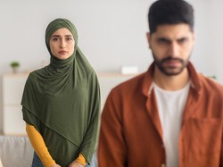 Istri Menolak Ajakan Suami, Kapan Bisa Berdosa Menurut Islam?