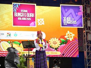 Menkop Puji Festival Bunga-Buah Kabupaten Karo untuk Promosikan Hasil Tani