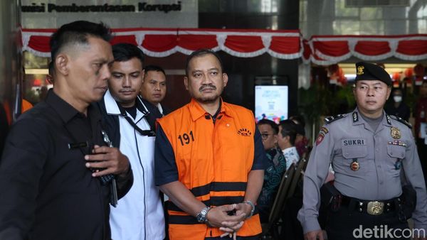 Usai OTT, Bupati Pemalang Kenakan Rompi Oranye Tahanan KPK