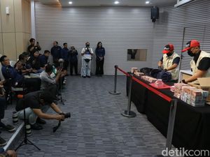 Video: KPK Sita Mobil Wanita yang Kena OTT Bareng Bupati Pemalang