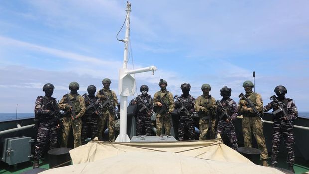 Latihan Militer TNI AL dan AL Rusia TNI Angkatan Laut (TNI AL) dan Angkatan Laut Rusia menggelar latihan militer bersama pertempuran laut di tengah perang Amerika Serikat vs Iran.