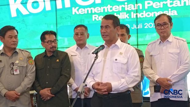 Menteri Pertanian (Mentan) Amran Sulaiman saat konvensi pers di kantornya, Jakarta, Kamis (30/7/2026).  (CNBC Indonesia/Martyasari Rizki)