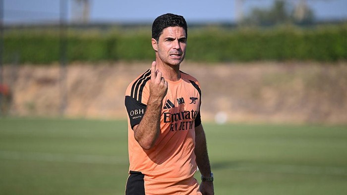 Mikel Arteta menyebut Arsenal masih akan belanja pemain di bursa transfer musim panas.