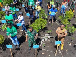 NHM Tanam Mangrove, Perkuat Komitmen ESG di Halmahera Utara