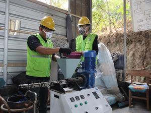 871 Kg Sampah Plastik Disulap Jadi Furnitur hingga Tasbih