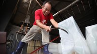 Pabrik Es di Yangzhou Kebanjiran Permintaan Saat Musim Panas
