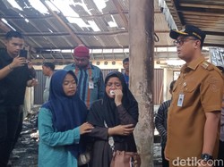Haru Pedagang Temukan Gepokan Duitnya Selamat dari Kebakaran Pasar Bayat