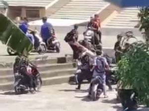 Pelajar Adu Jotos di Pekarangan Masjid Agung Parepare, Warga Bubarkan