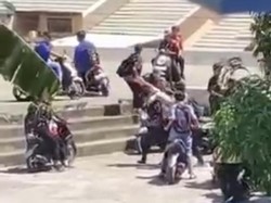 Pelajar Adu Jotos di Pekarangan Masjid Agung Parepare, Warga Bubarkan