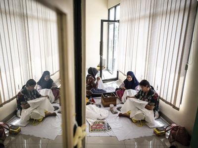 Pelatihan Batik Semarangan Dorong UMKM Naik Kelas dan Perkuat Daya Saing