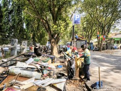 28 Tahun Duduki Trotoar Jalan dr Rajiman, Puluhan Lapak PKL Dibongkar