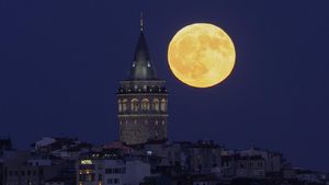 Pesona Buck Moon Hiasi Langit di Berbagai Negara