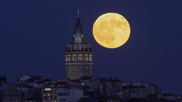 Pesona Buck Moon Hiasi Langit di Berbagai Negara