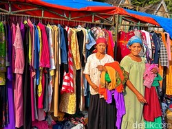 Unik! Posko Kebakaran Sukabumi Disulap Jadi Distro Baju