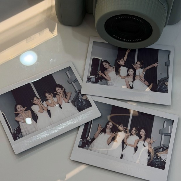 Potret T-ara/ Foto: instagram.com/jiyeon2_ Para member T-ara kompak mengunggah momen kebersamaan yang tercetak dalam foto polaroid untuk merayakan ulang tahun grup ke-17.