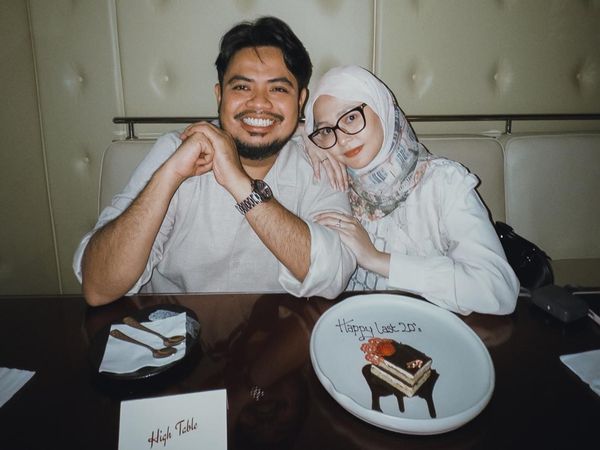 Momen Rigen Rakelna Ajak Istri Dinner Romantis di HUT Ke-7 Pernikahan