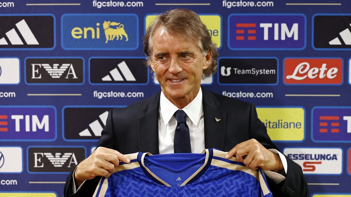 Mancini dalam jumpa pers pertama usai kembali ditunjuk melatih Timnas Italia pada Rabu (29/7) di Roma. Foto: REUTERS/Matteo Minnella