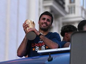 Man City Tolak Lagi Tawaran Barcelona buat Rodri!