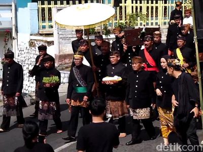 Tari Sodoran Warnai Perayaan Hari Raya Karo Suku Tengger di Bromo